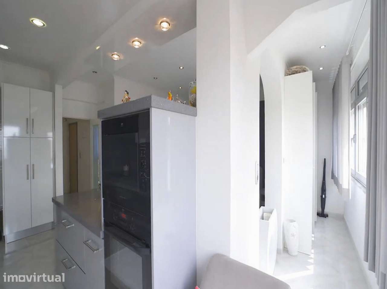 Apartamento T2 com varanda e ar condicionado - Grande imagem: 4/26
