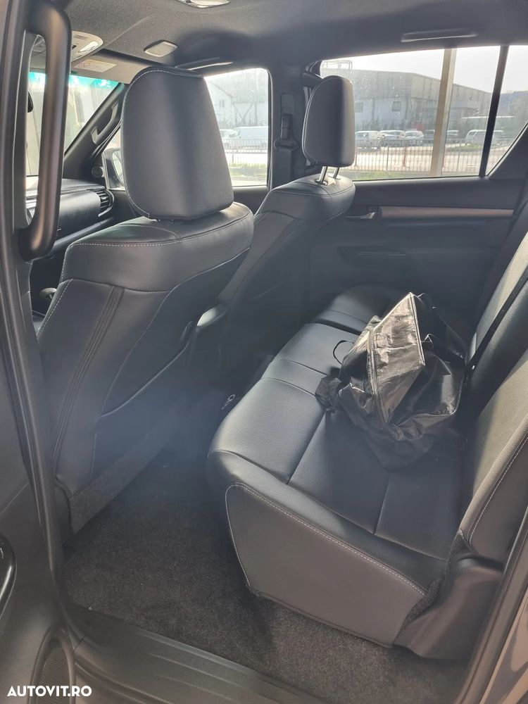 Toyota Hilux 2.8D 204CP 4x4 Double Cab AT MHEV Invincible Color Edition (6Y2) - 4
