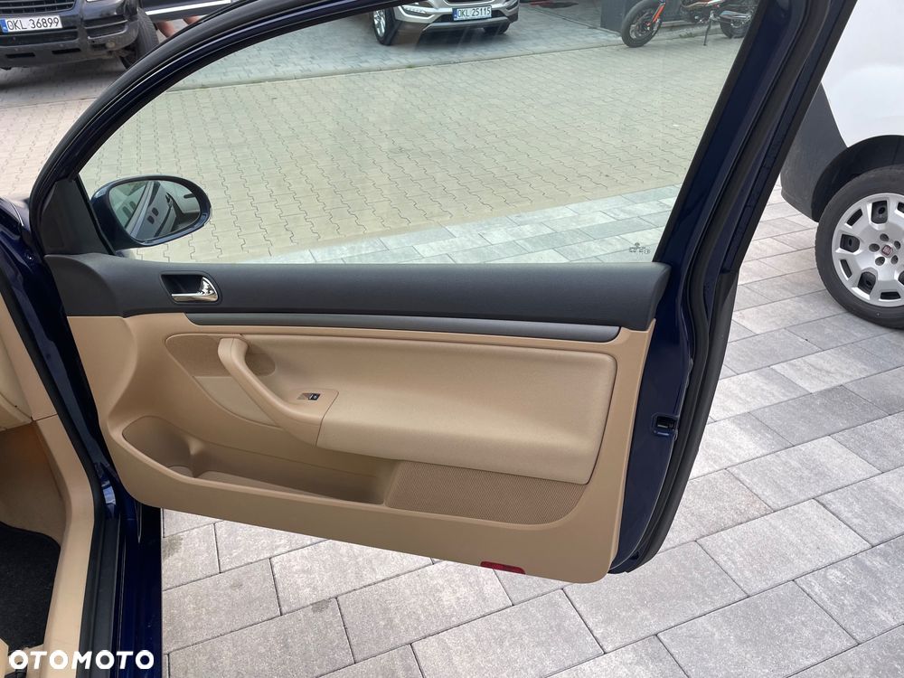 Volkswagen Golf 1.6 FSI Comfortline Tiptr - 11