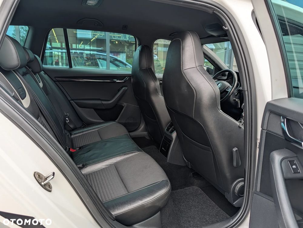 Skoda Octavia 2.0 TDI DSG RS - 18
