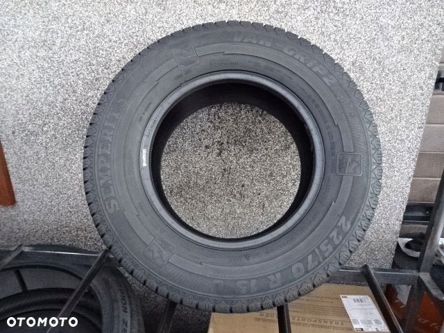 225/70/R15C 112/110R Semperit Van -Grip 2 - 5