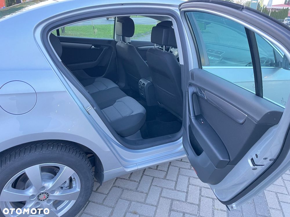 Volkswagen Passat - 20