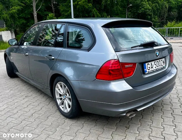 BMW Seria 3 318d DPF Touring - 7