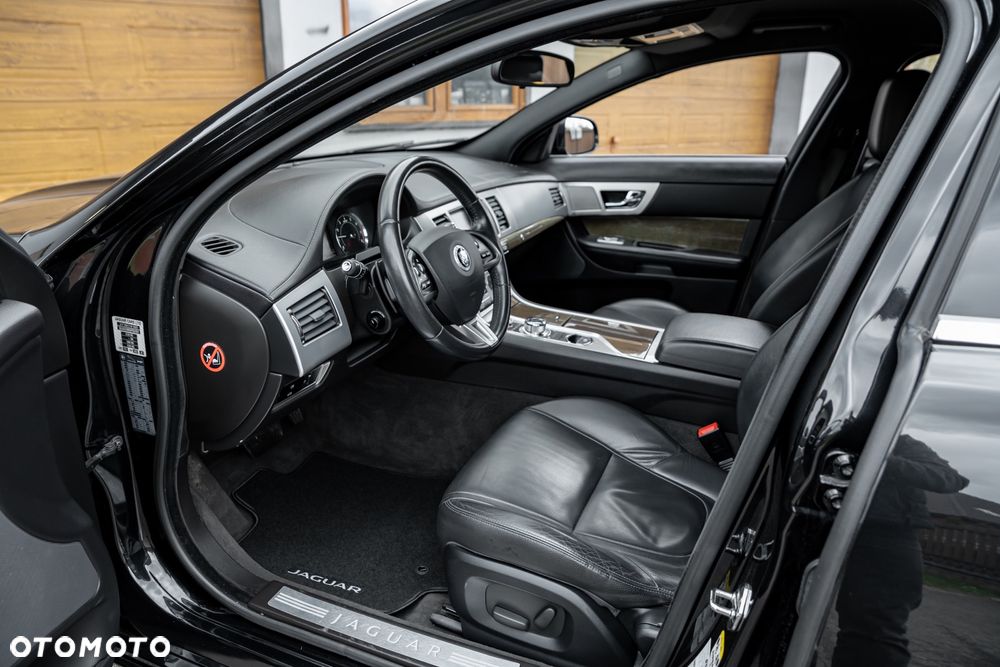 Jaguar XF 2.0 T Prestige - 18