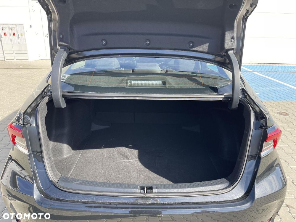 Toyota Corolla - 12