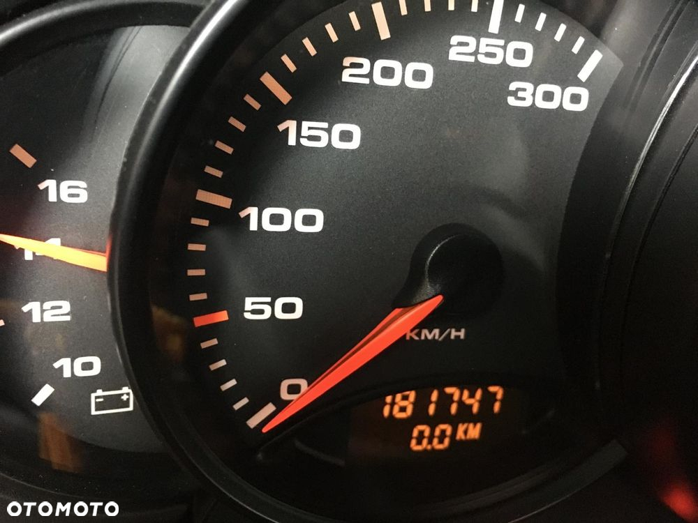 Porsche 911 Carrera - 6