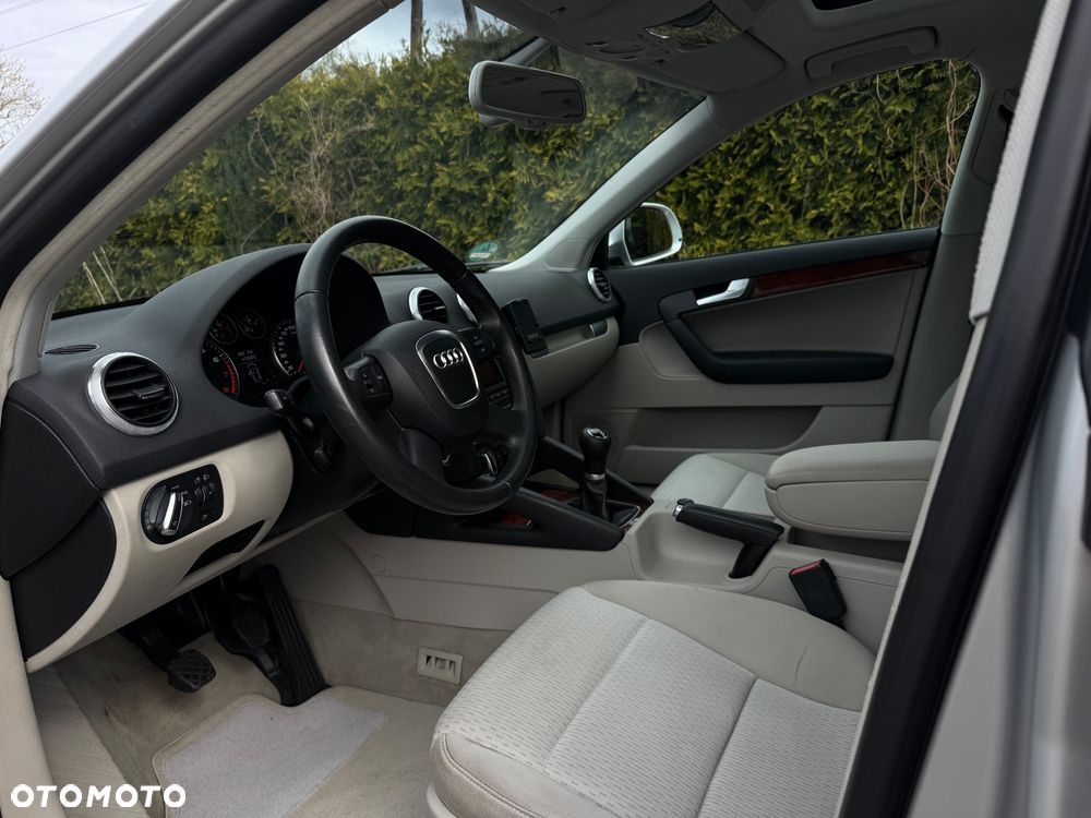 Audi A3 Sportback 1.8 TFSI Attraction - 5