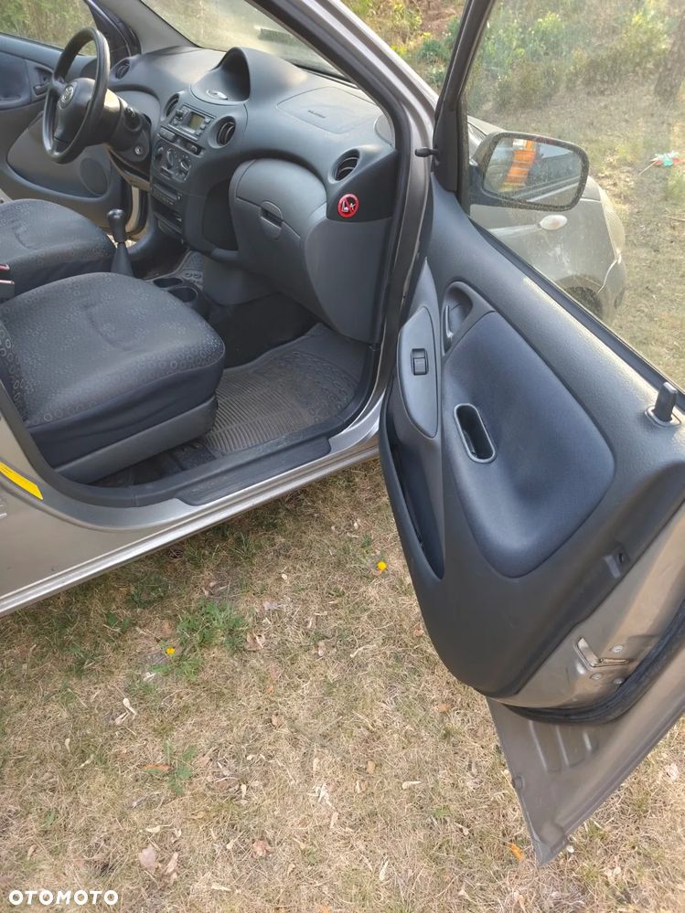 Toyota Yaris - 8