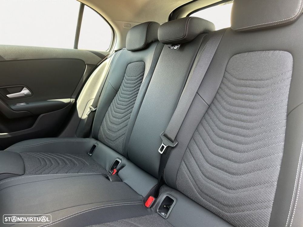 Mercedes-Benz A 200 — fotografia 14