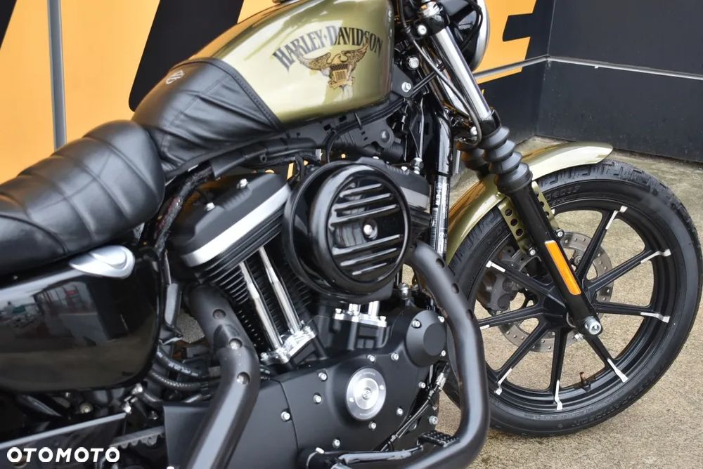 Harley-Davidson Sportster Iron 883 - 24