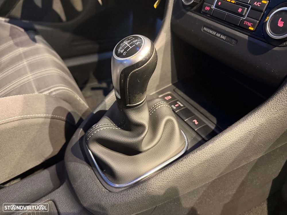 VW Golf 2.0 TDi DPF GTD - 30
