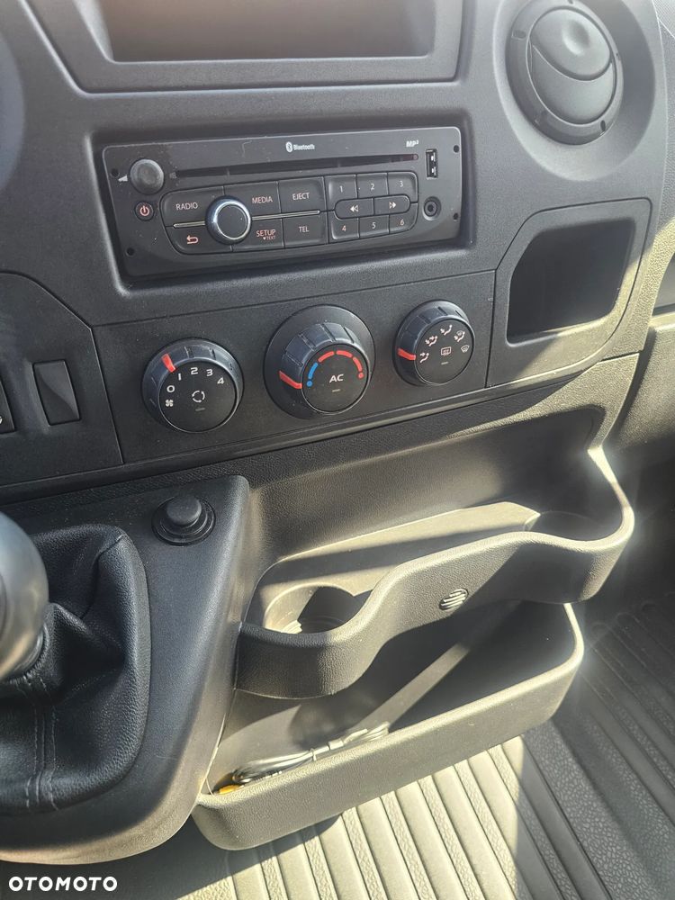Nissan NV 400 - 7