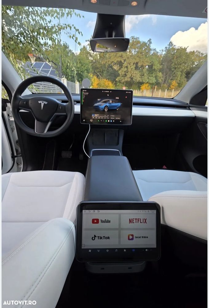Tesla Model Y Long Range AWD - 1