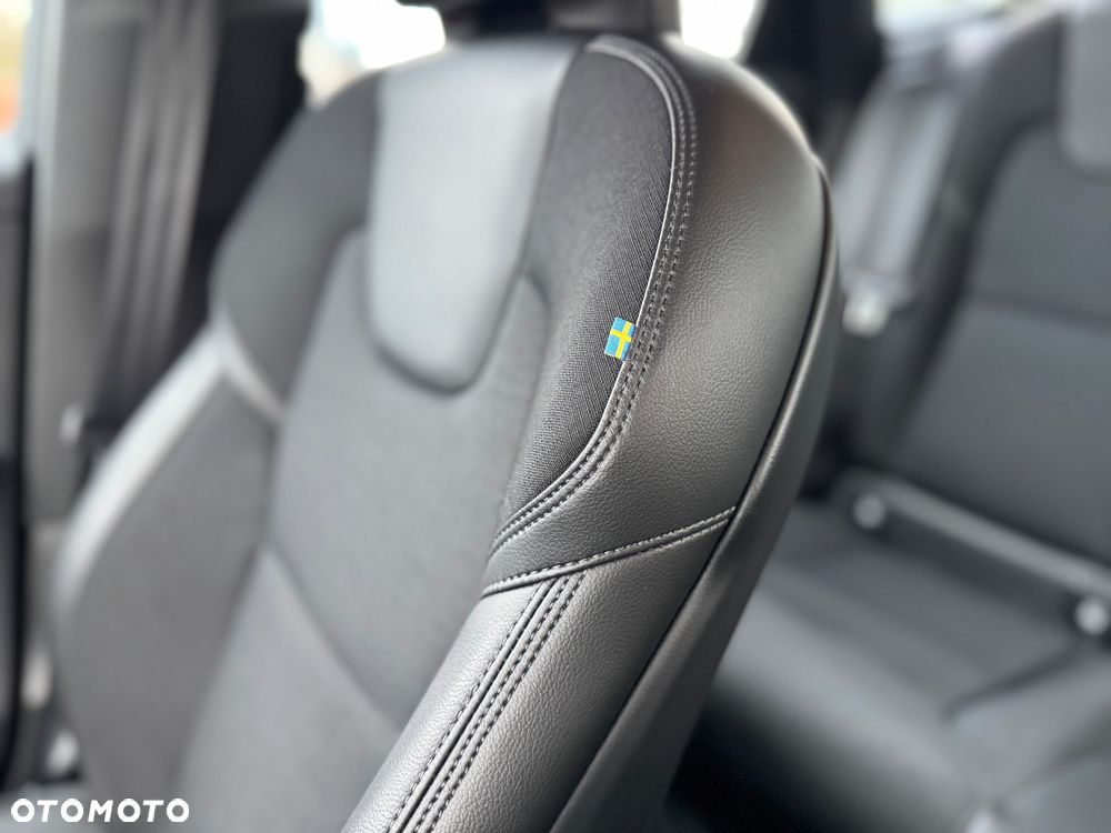 Volvo XC 60 T5 AWD Momentum Pro - 24