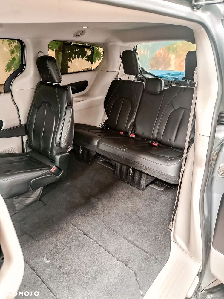 Chrysler Pacifica - 6
