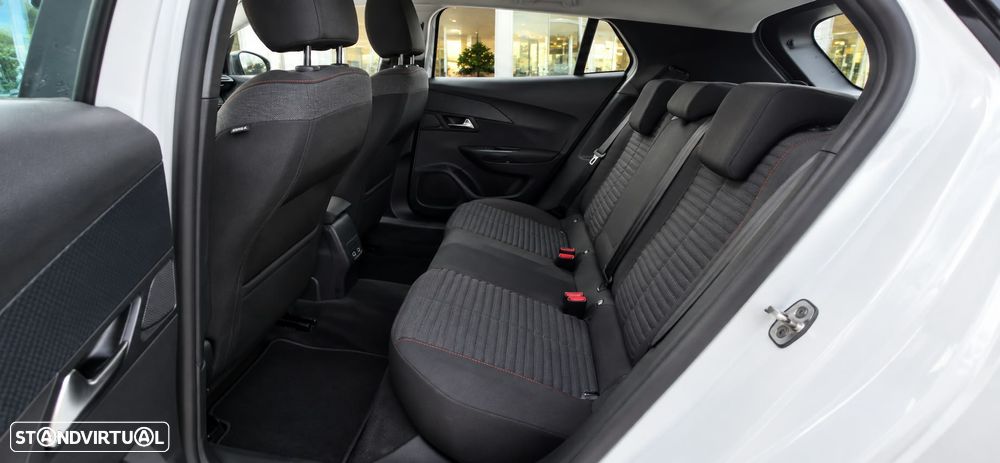 Peugeot e-2008 - 8