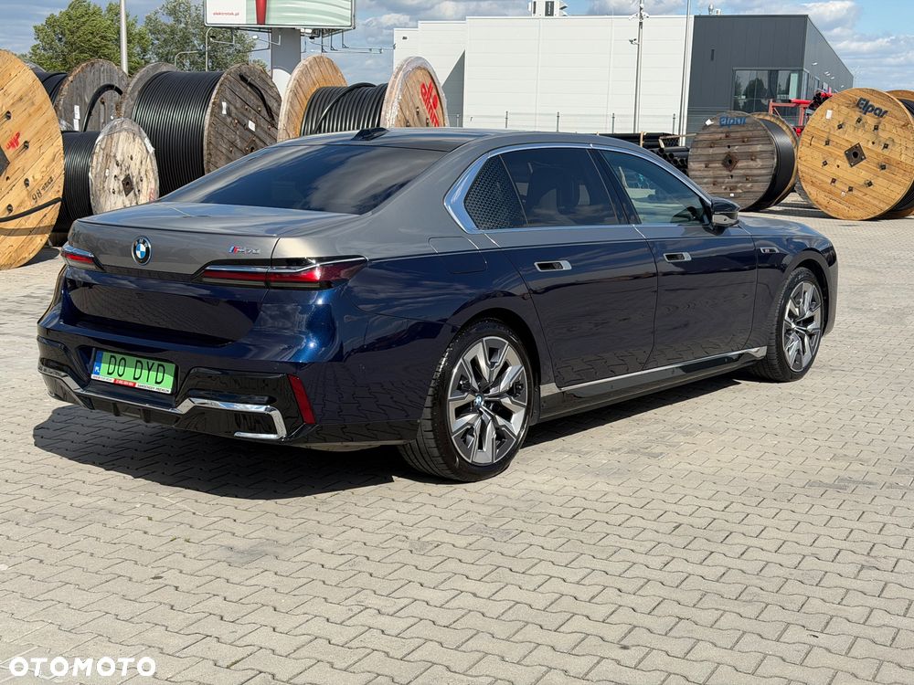 BMW i7 - 17