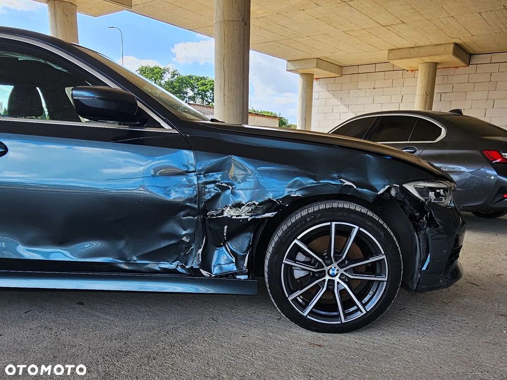 BMW Seria 3 330i Sport Line - 9