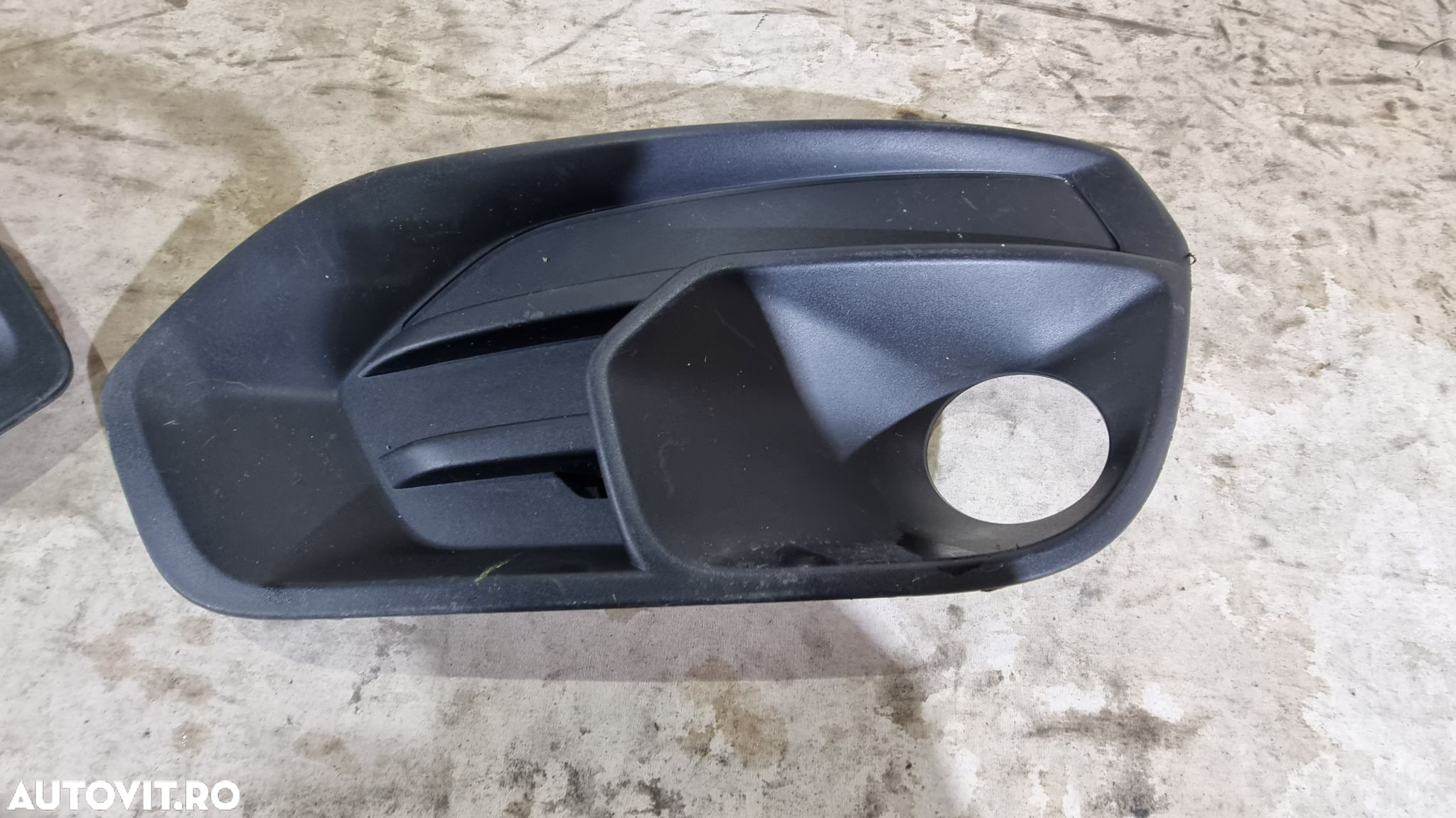 Grila proiector dreapta Iveco Daily 2015, 2016, 2017, 2018, 2019, - 2