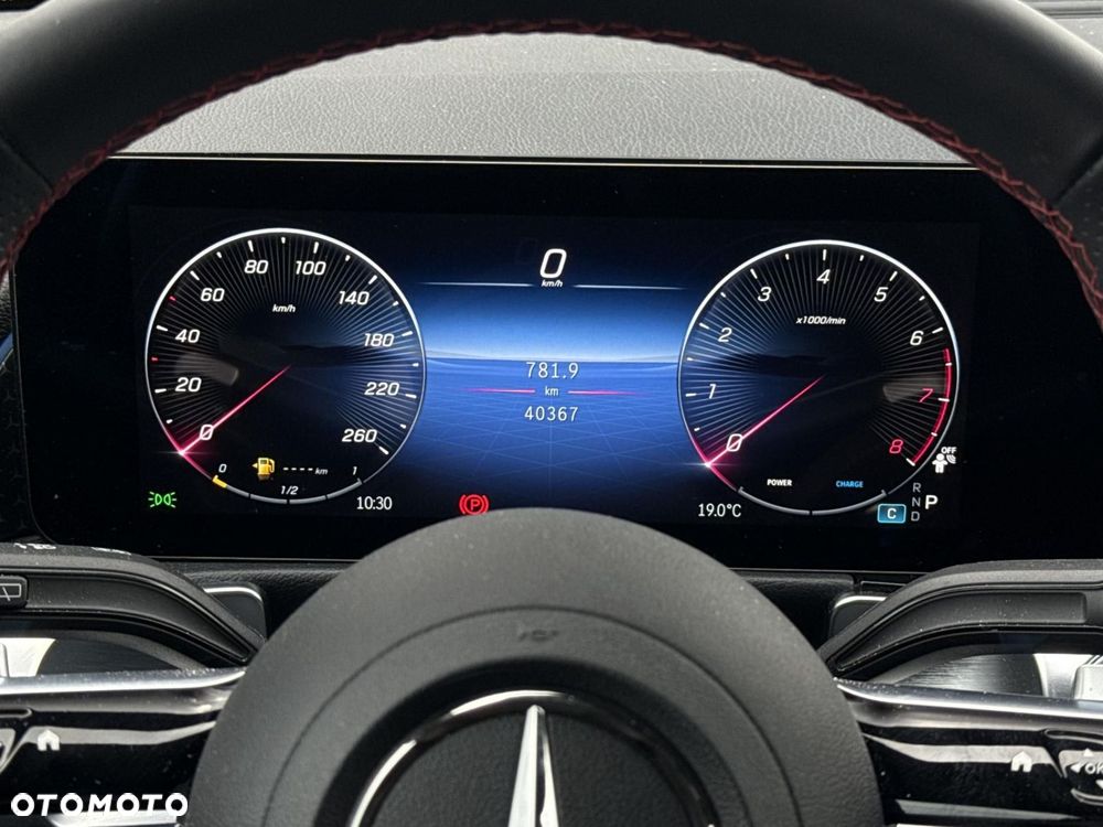 Mercedes-Benz GLB - 16