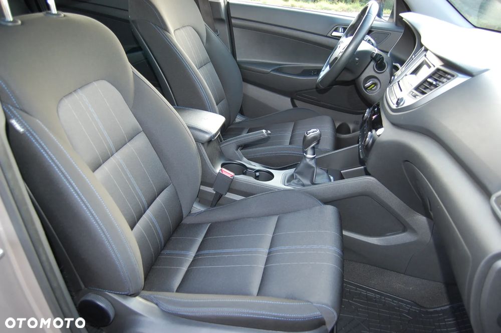 Hyundai Tucson blue 1.7 CRDi 2WD Intro Edition - 21