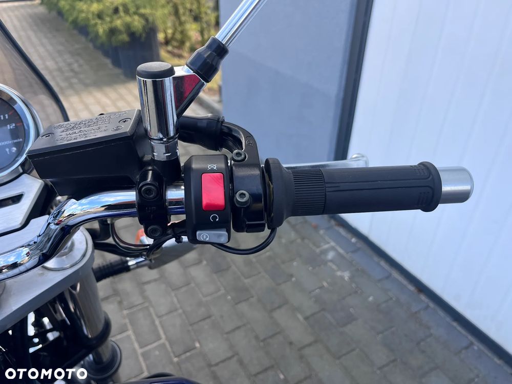 Yamaha XJR - 19