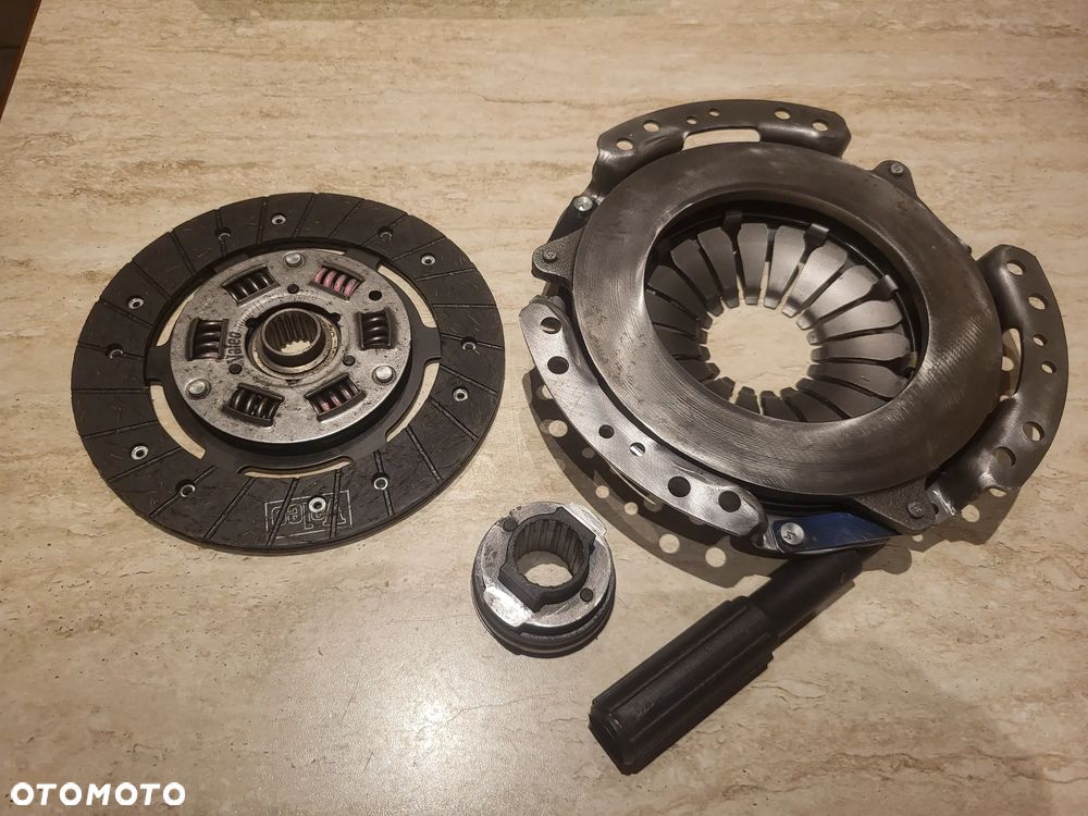 Zestaw sprzęgła z łożyskiem wyciskowym  sprzęgło 200mm LADA 1200-1500, 1200-1600, NADESCHDA, NIVA, NOVA, TOSCANA 1.2-1.9D 01.70- - 3