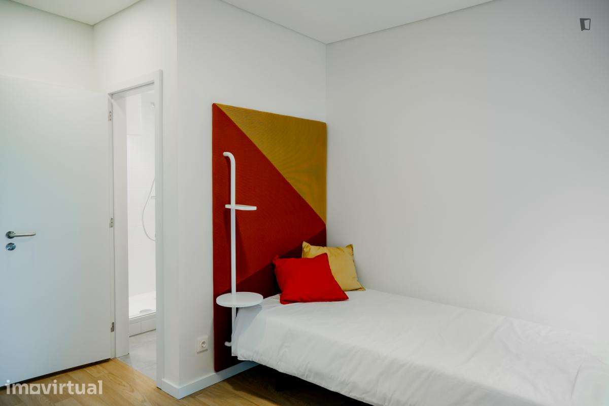 Quarto - localizado em Paranhos Porto - Grande imagem: 2/6
