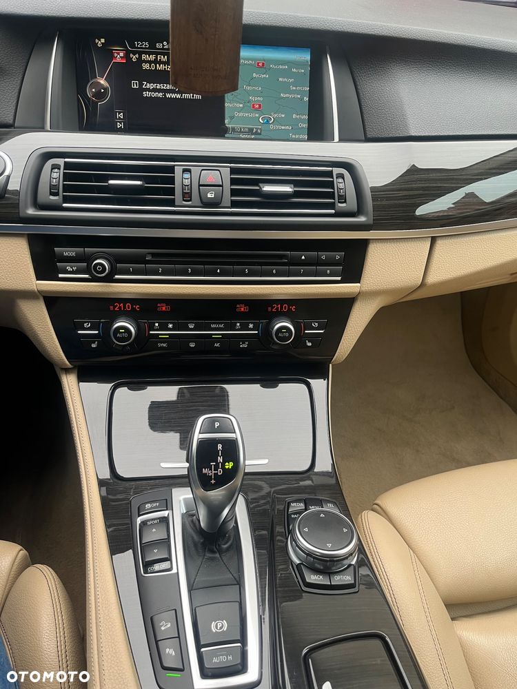 BMW Seria 5 525d xDrive Luxury Line - 14