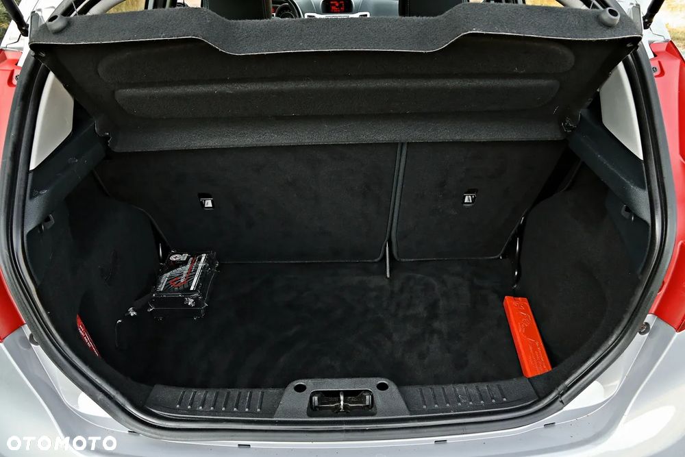 Ford Fiesta 1.6 TDCi Champions Edition - 28