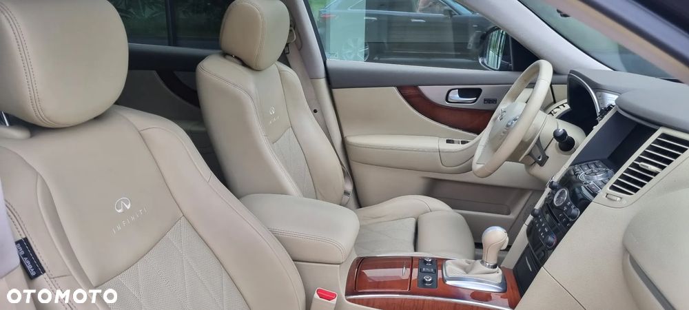 Infiniti FX FX30d S - 12