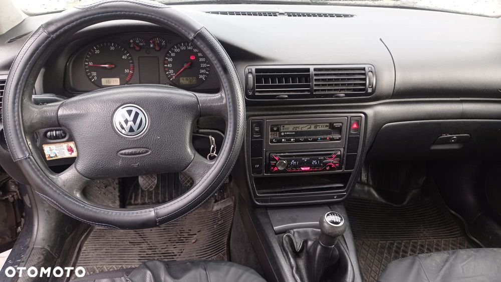 Volkswagen Passat 1.9 TDI Comfortline - 4