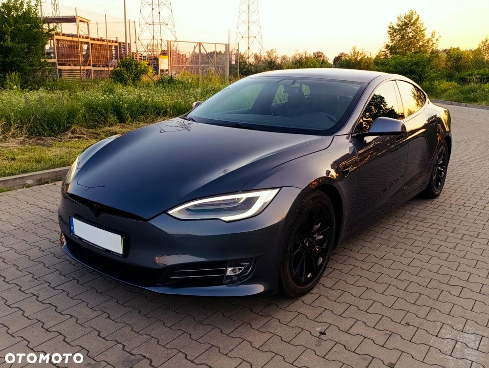 Tesla Model S - 32