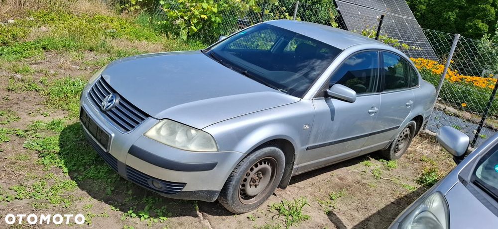 Volkswagen Passat - 1