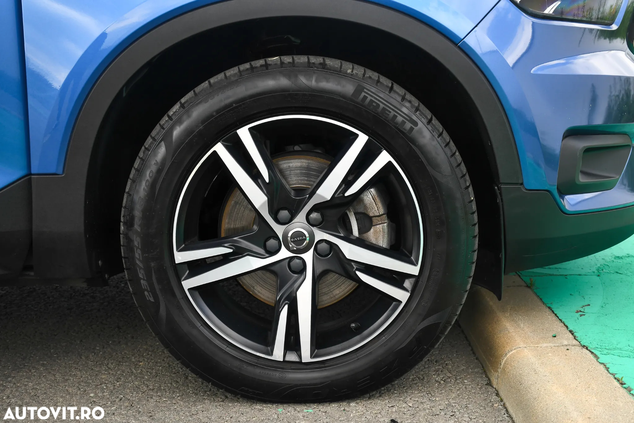 Volvo XC 40 D4 AWD Geartronic R-Design - 32