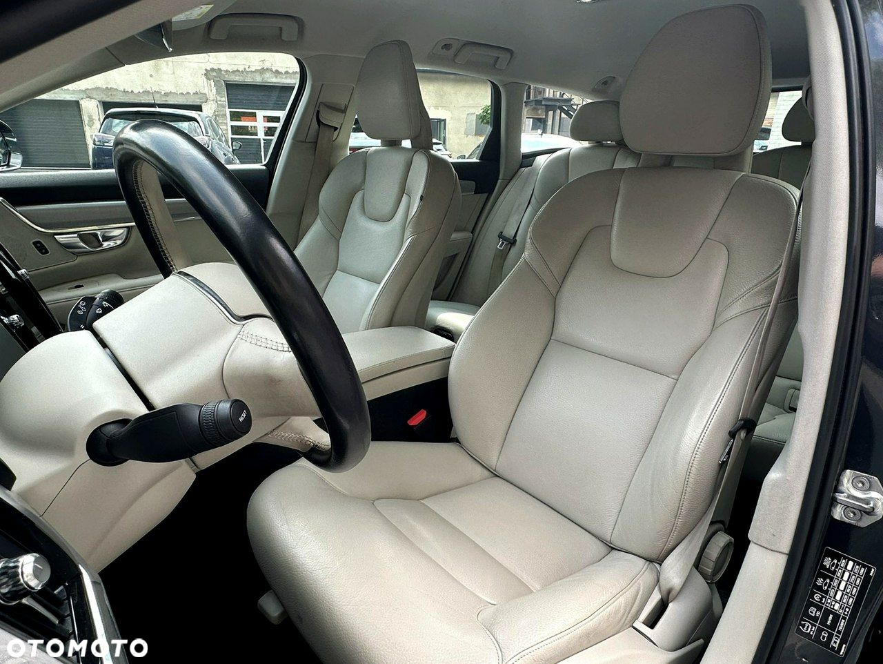 Volvo V90 D5 AWD Momentum - 15
