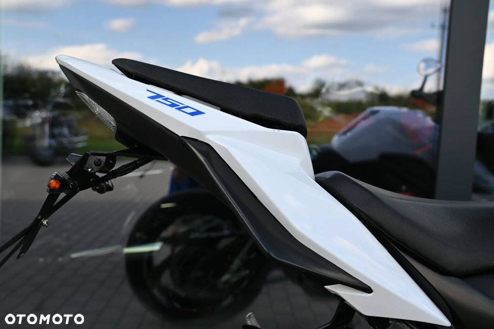 Suzuki GSR - 35