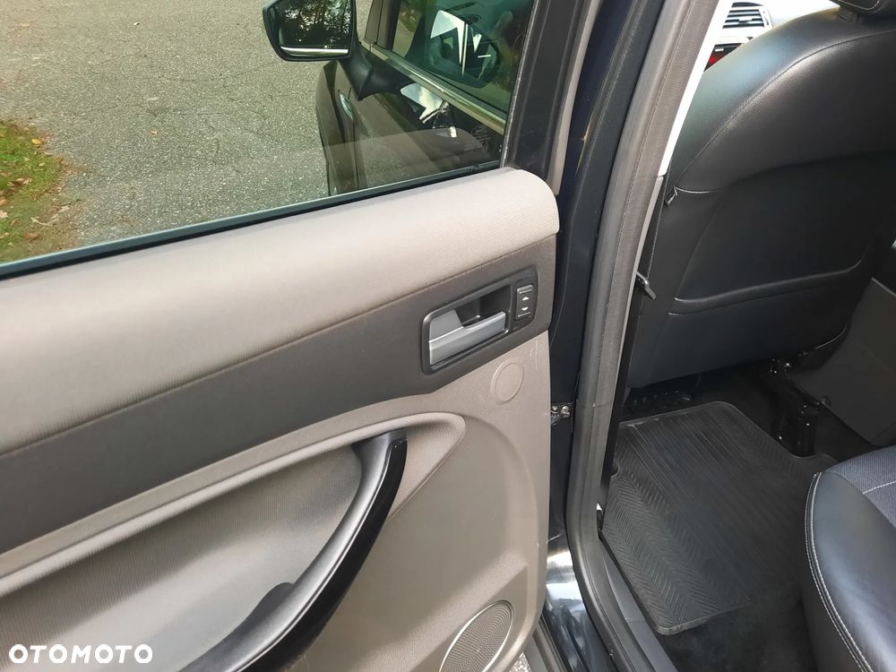 Ford Kuga - 23