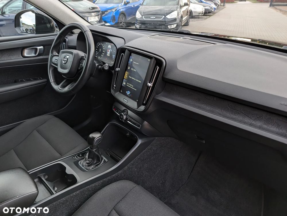 Volvo XC 40 T3 Momentum - 28