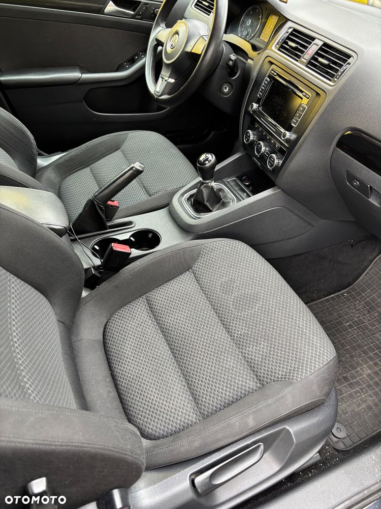 Volkswagen Jetta 2.0 TDI Comfortline - 13