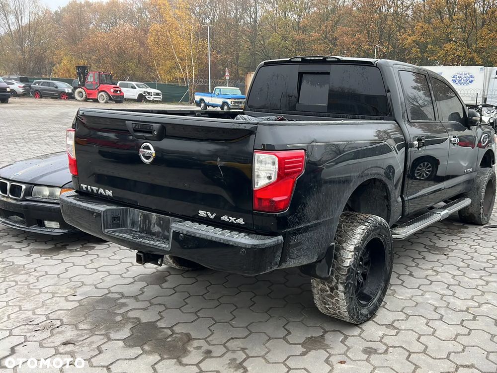 Nissan Titan - 5