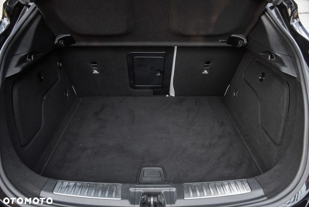 Infiniti Q30 - 31
