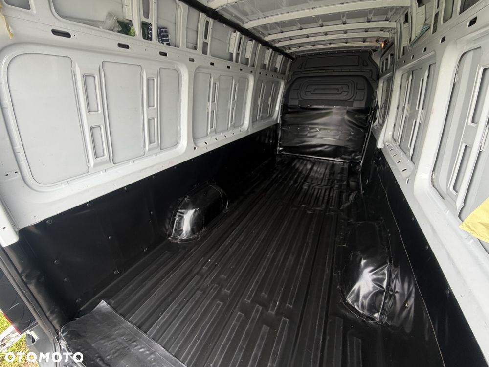 Mercedes-Benz Sprinter - 9