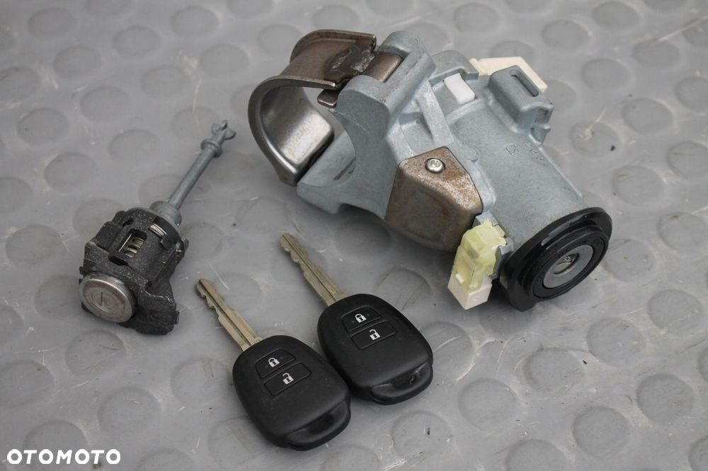 STACYJKA  2 KLUCZYKI TOYOTA VERSO-S 10-15 - 8