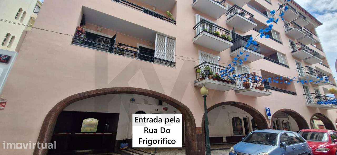 Estacionamento na Praça do Carmo! - Grande imagem: 2/9