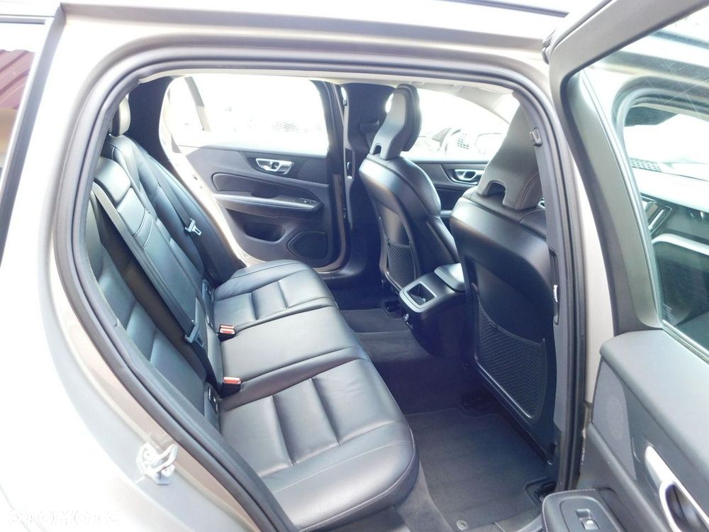 Volvo V60 D3 Momentum Pro - 9