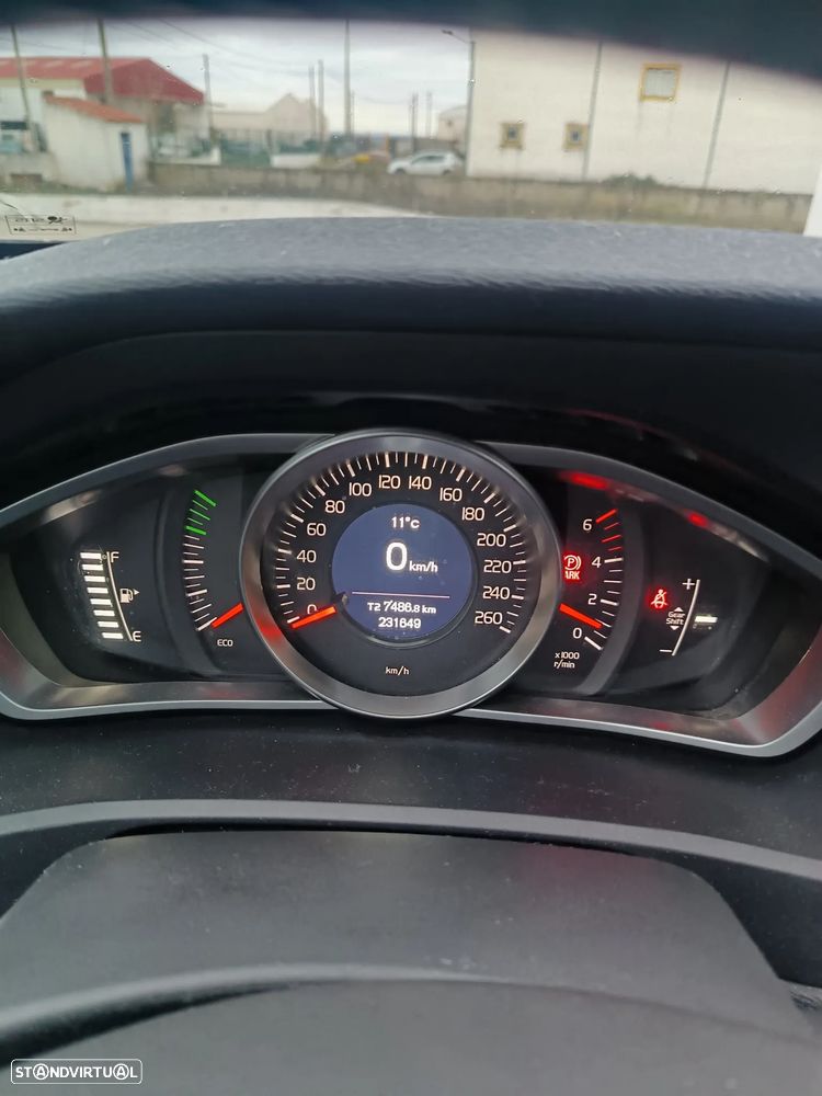 Volvo V40 D2 Momentum - 9