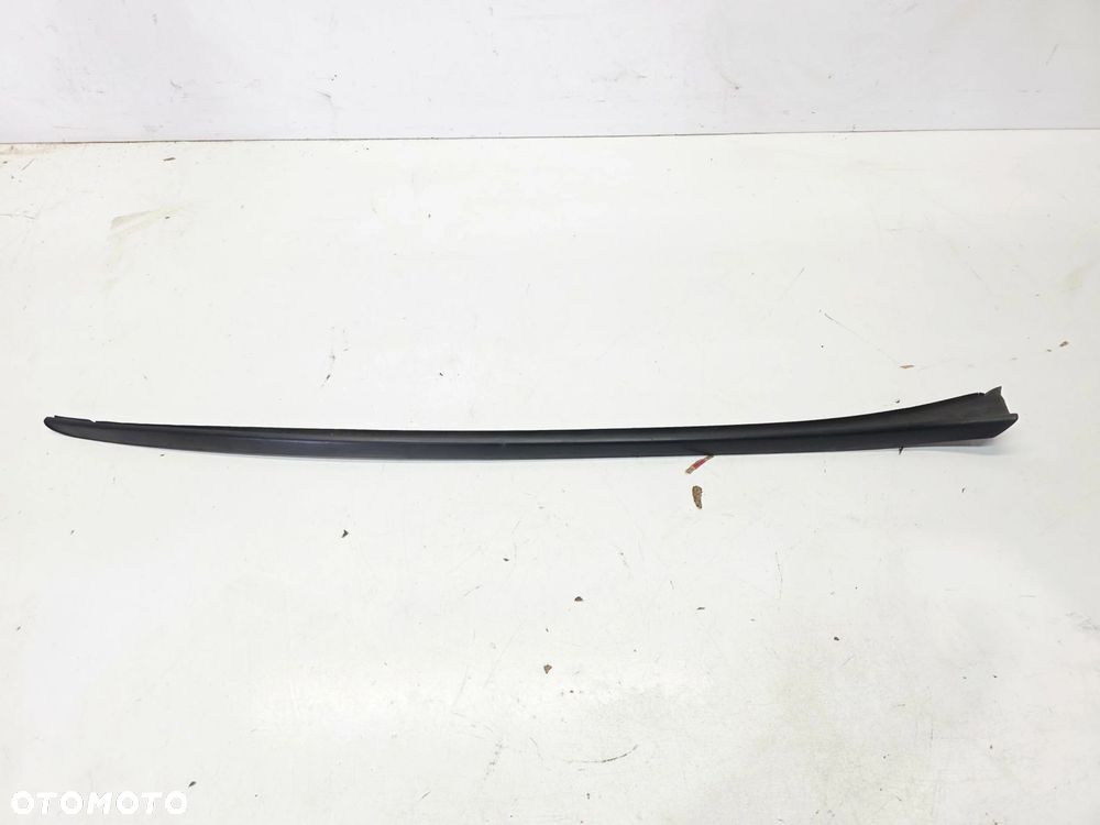LISTWA ZGARNIAJĄCA SZYBY CZOŁOWEJ PRAWA AUDI Q5 8R 8R0854328A - 2