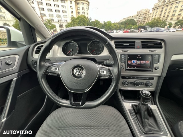 Volkswagen Golf - 9