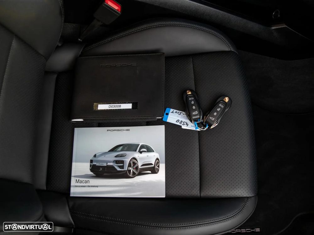 Porsche Macan Electric - 42